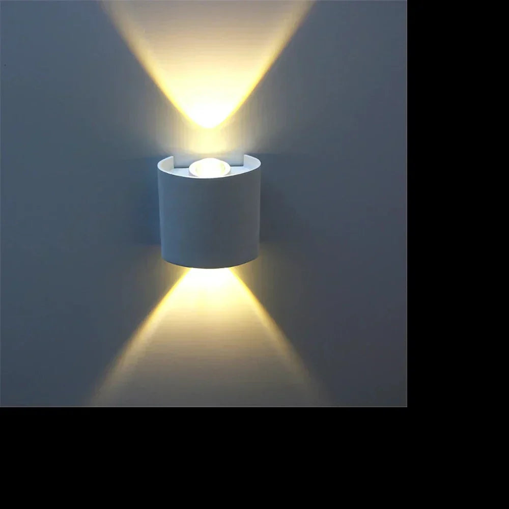 LumiAqua | Lámpara de Pared Moderna Impermeable para Uso Interior y Exterior con Tecnología LED de Bajo Consumo