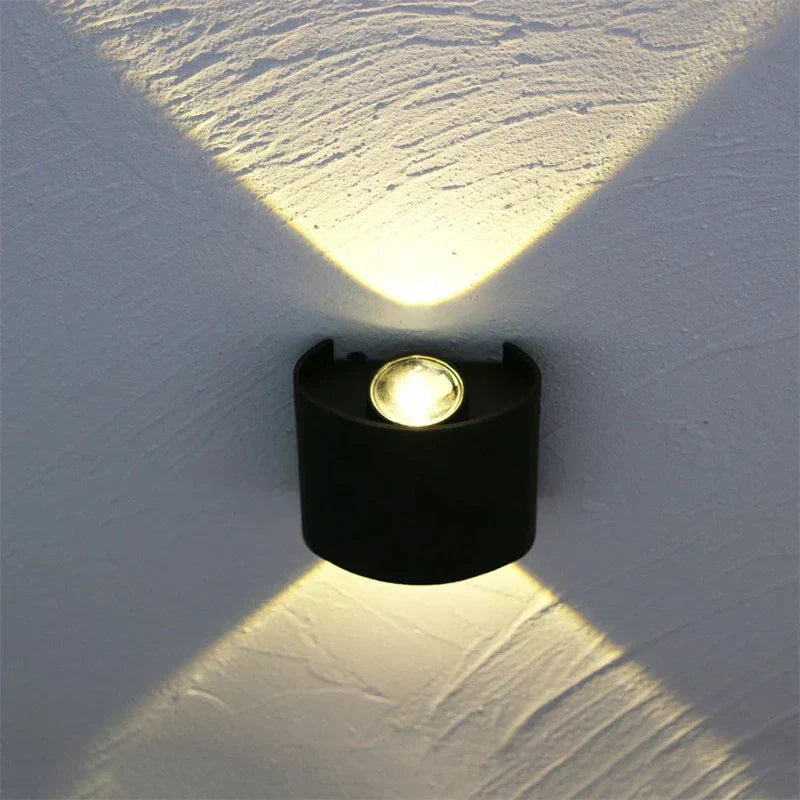 LumiAqua | Lámpara de Pared Moderna Impermeable para Uso Interior y Exterior con Tecnología LED de Bajo Consumo