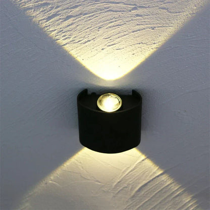 LumiAqua | Lámpara de Pared Moderna Impermeable para Uso Interior y Exterior con Tecnología LED de Bajo Consumo