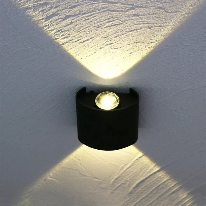LumiAqua | Lámpara de Pared Moderna Impermeable para Uso Interior y Exterior con Tecnología LED de Bajo Consumo