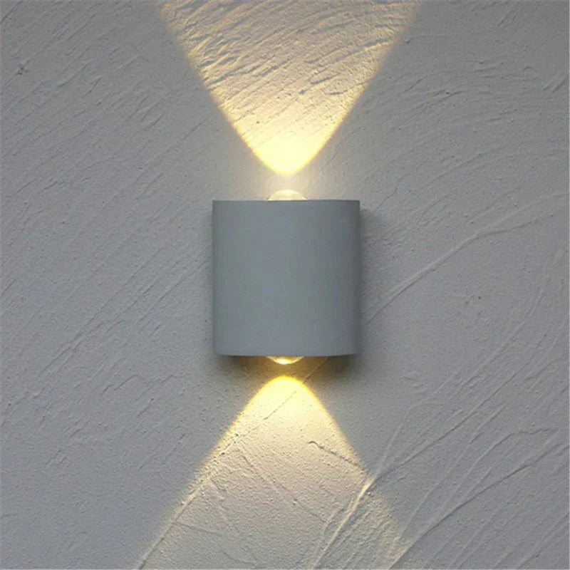 LumiAqua | Lámpara de Pared Moderna Impermeable para Uso Interior y Exterior con Tecnología LED de Bajo Consumo