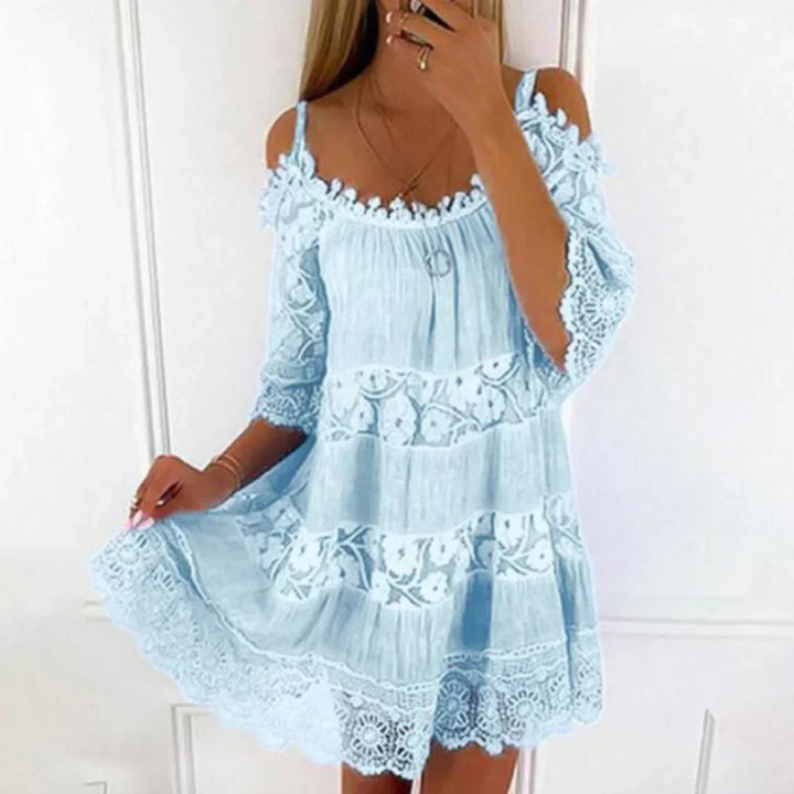 Minivestido de verano con encaje de ganchillo y bordados