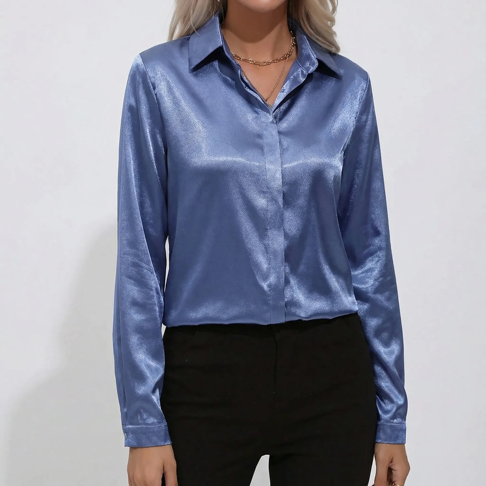 Lustreva - Blusa con botones frontales y acabado satinado