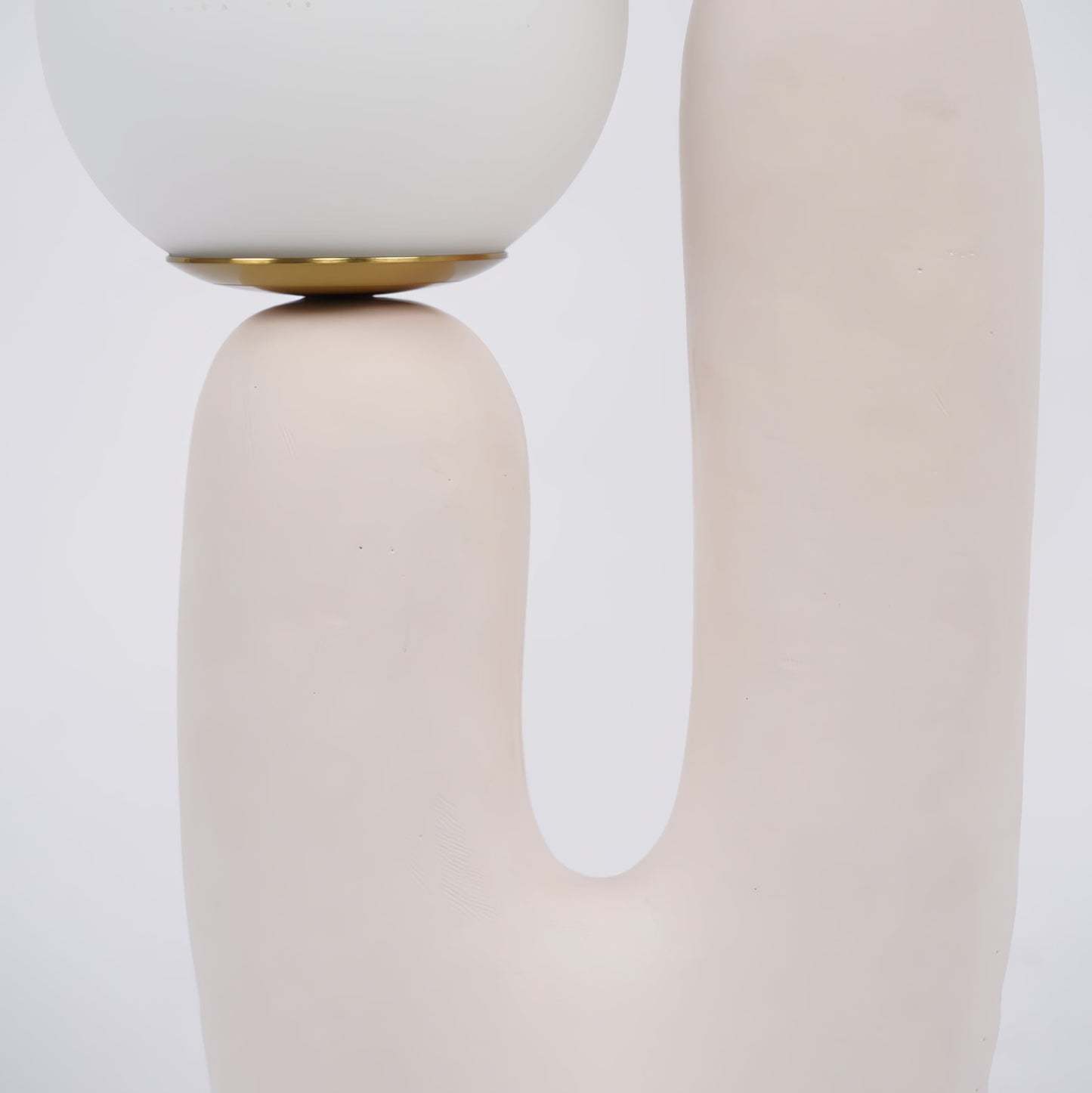 LumiVetro - Lámpara de Mesa Contemporánea de Vidrio y Resina