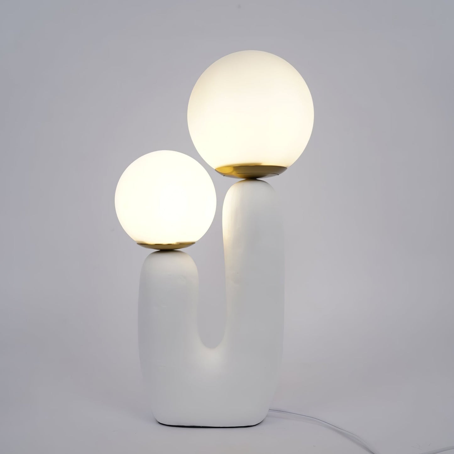 LumiVetro - Lámpara de Mesa Contemporánea de Vidrio y Resina