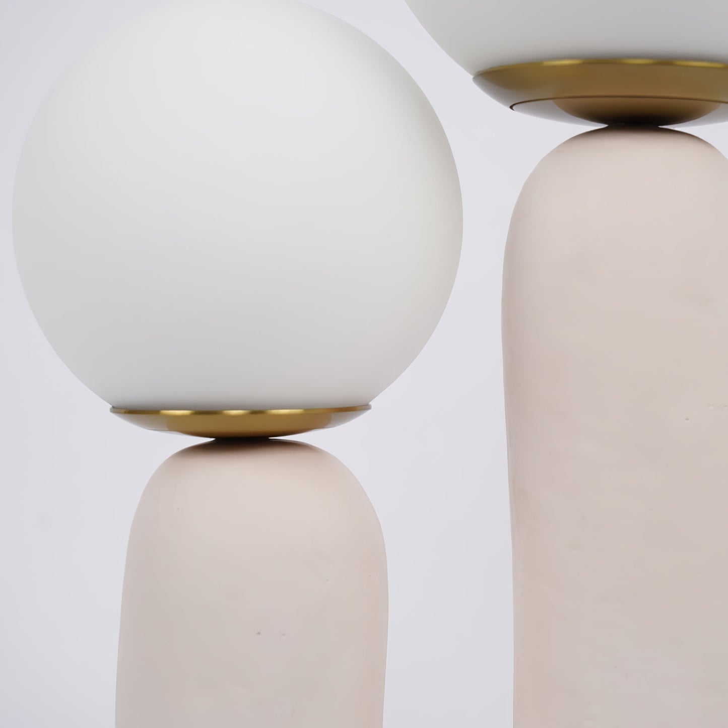 LumiVetro - Lámpara de Mesa Contemporánea de Vidrio y Resina