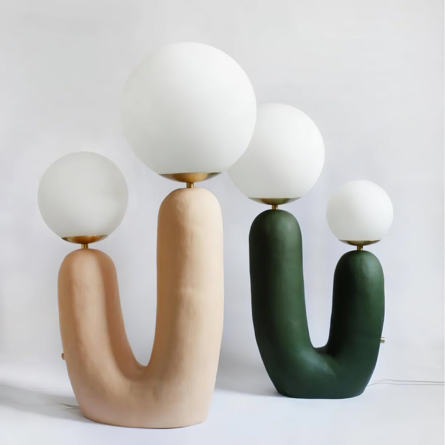 LumiVetro - Lámpara de Mesa Contemporánea de Vidrio y Resina