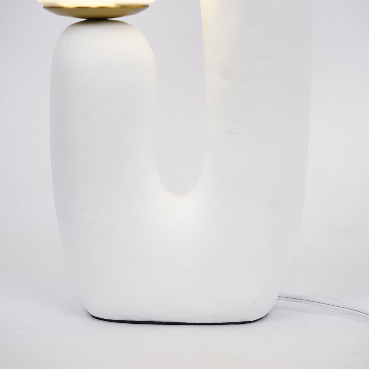 LumiVetro - Lámpara de Mesa Contemporánea de Vidrio y Resina