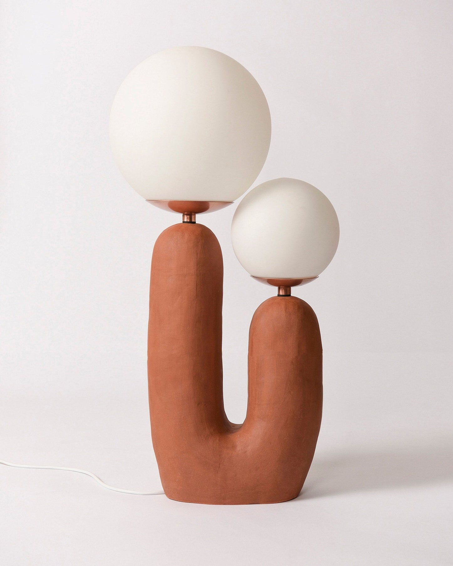 LumiVetro - Lámpara de Mesa Contemporánea de Vidrio y Resina