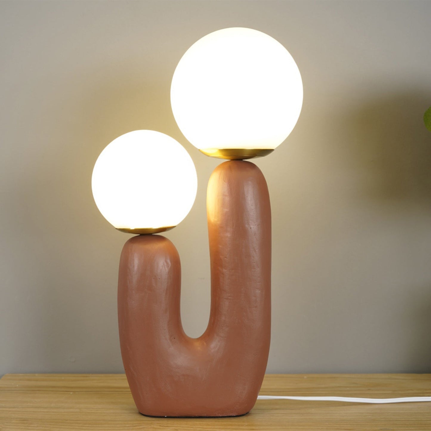 LumiVetro - Lámpara de Mesa Contemporánea de Vidrio y Resina