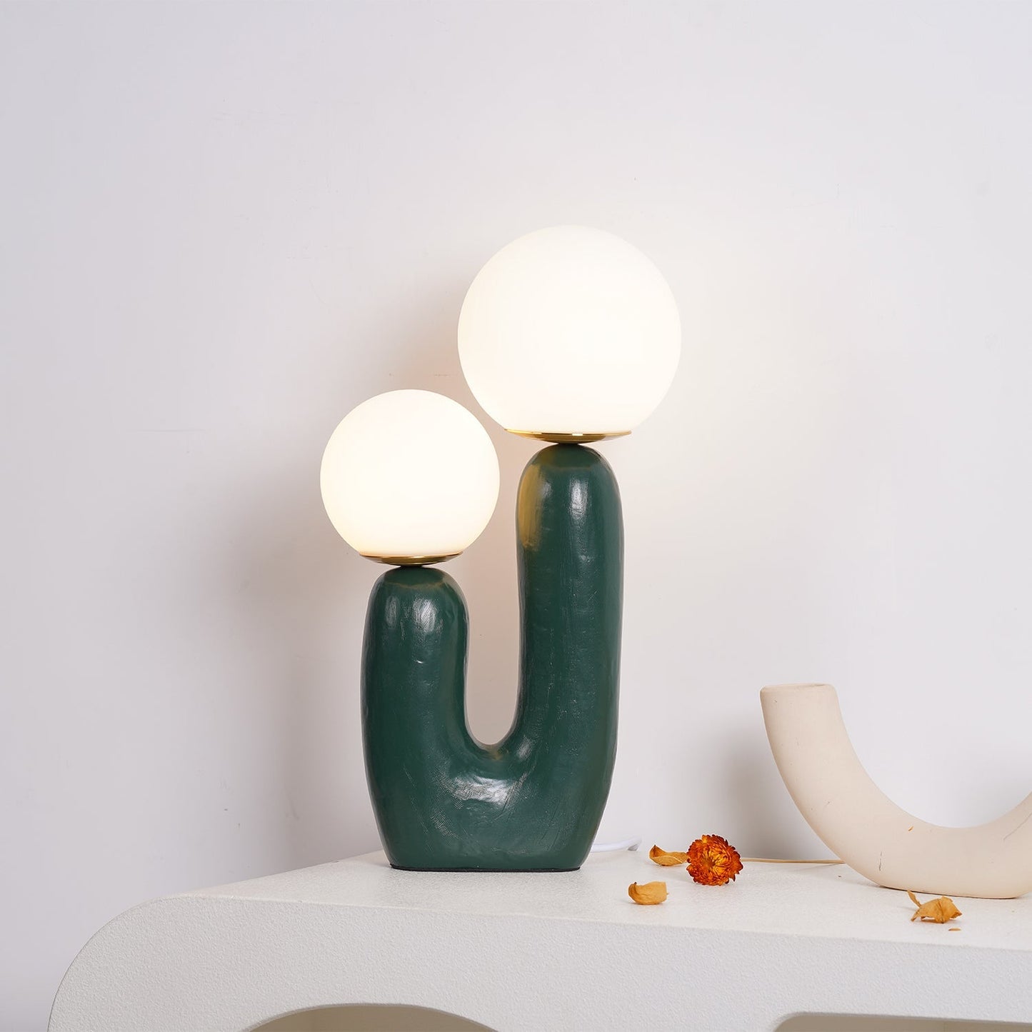 LumiVetro - Lámpara de Mesa Contemporánea de Vidrio y Resina