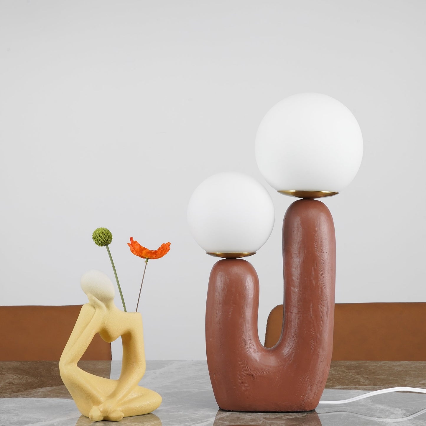 LumiVetro - Lámpara de Mesa Contemporánea de Vidrio y Resina