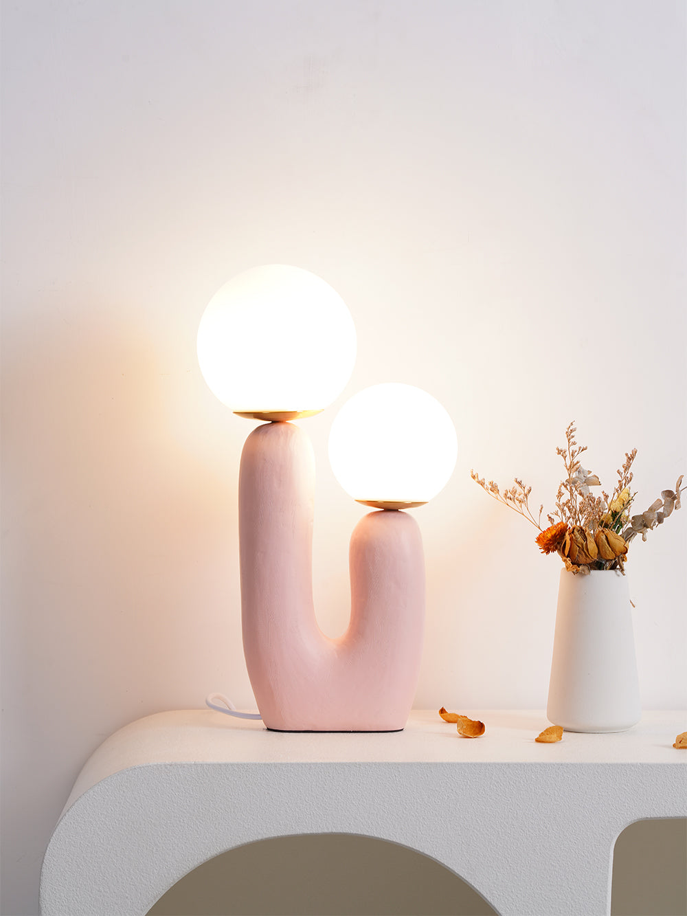 LumiVetro - Lámpara de Mesa Contemporánea de Vidrio y Resina