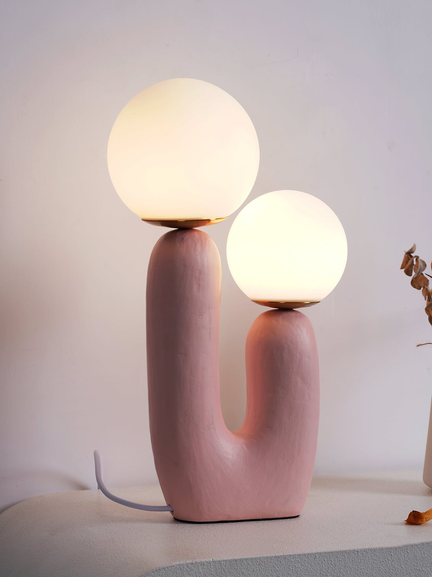 LumiVetro - Lámpara de Mesa Contemporánea de Vidrio y Resina