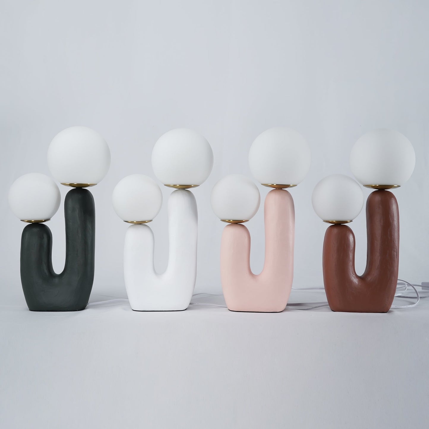 LumiVetro - Lámpara de Mesa Contemporánea de Vidrio y Resina