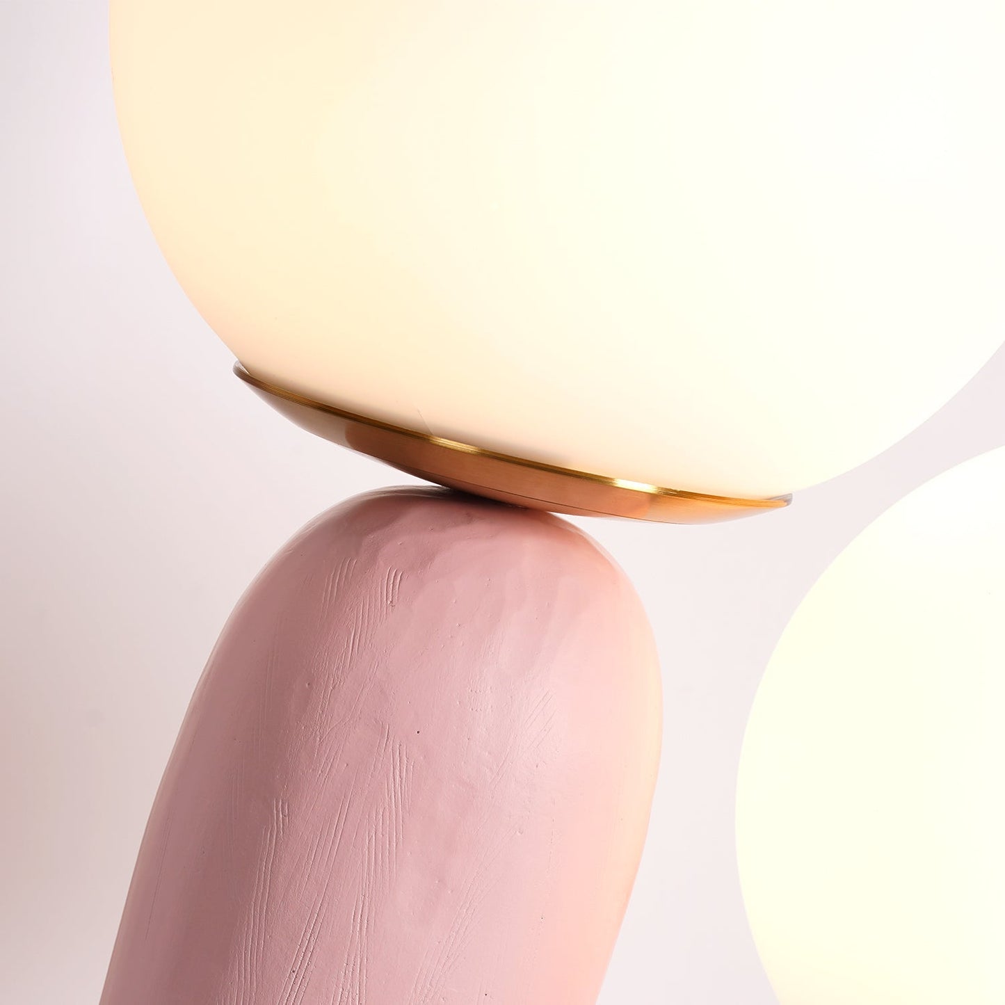 LumiVetro - Lámpara de Mesa Contemporánea de Vidrio y Resina