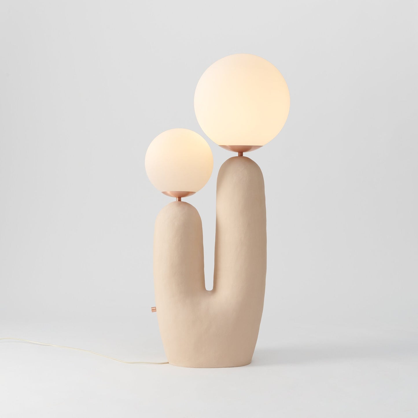 LumiVetro - Lámpara de Mesa Contemporánea de Vidrio y Resina