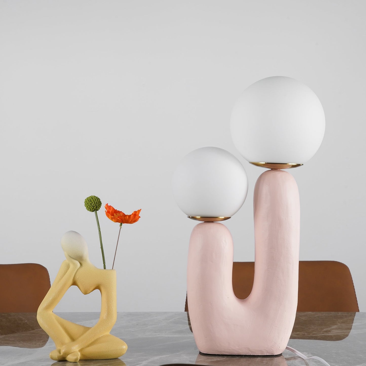 LumiVetro - Lámpara de Mesa Contemporánea de Vidrio y Resina
