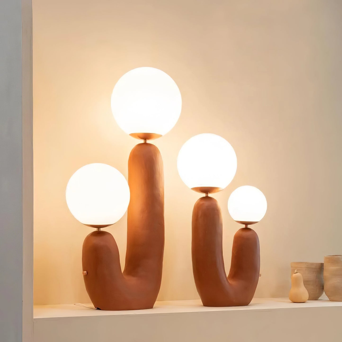 LumiVetro - Lámpara de Mesa Contemporánea de Vidrio y Resina