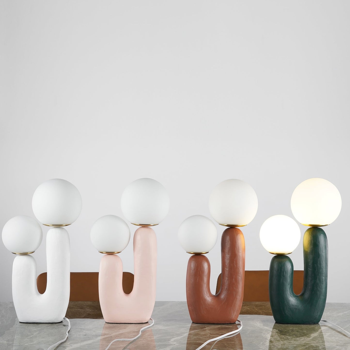 LumiVetro - Lámpara de Mesa Contemporánea de Vidrio y Resina