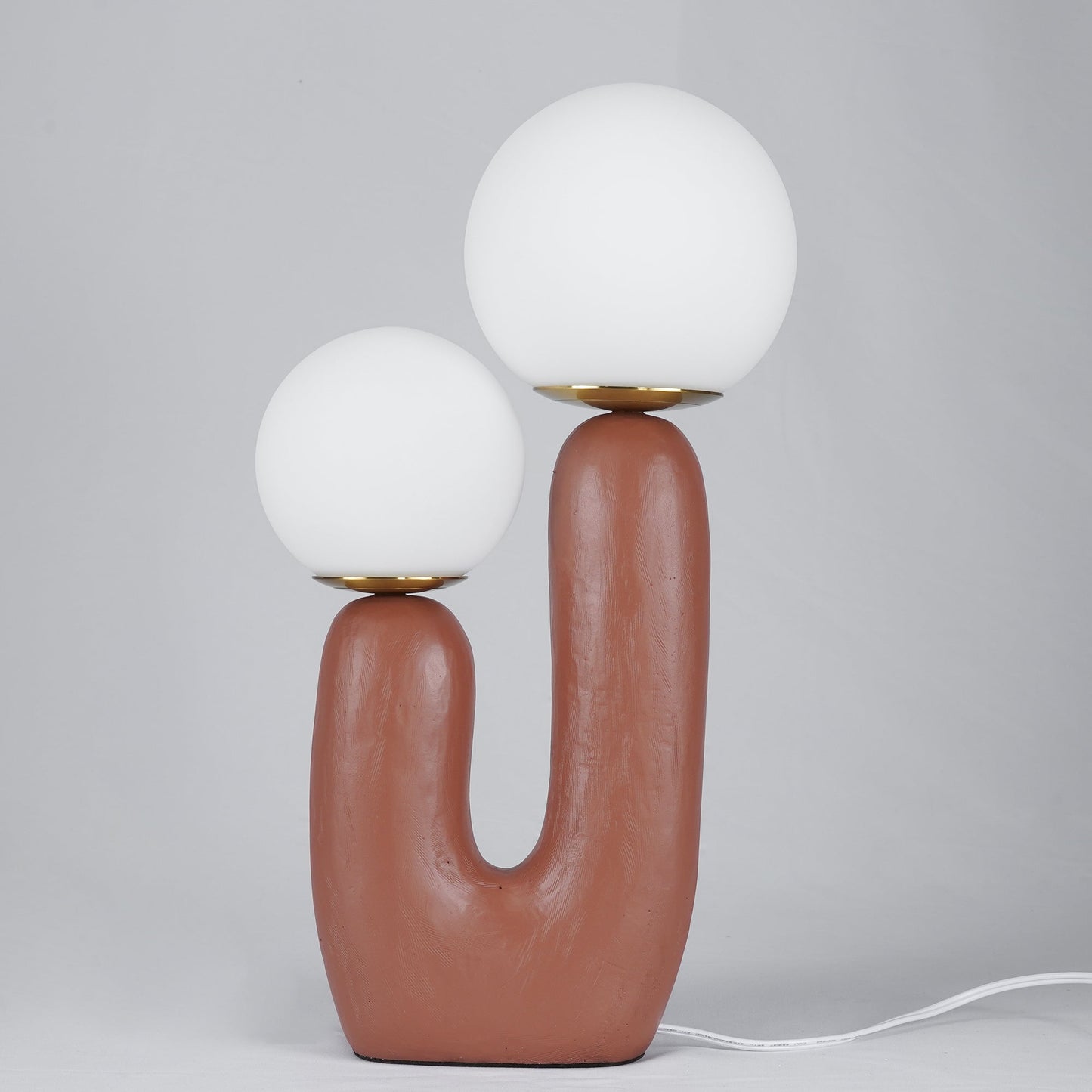 LumiVetro - Lámpara de Mesa Contemporánea de Vidrio y Resina