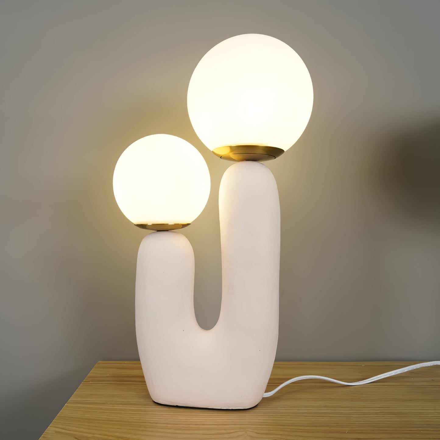 LumiVetro - Lámpara de Mesa Contemporánea de Vidrio y Resina