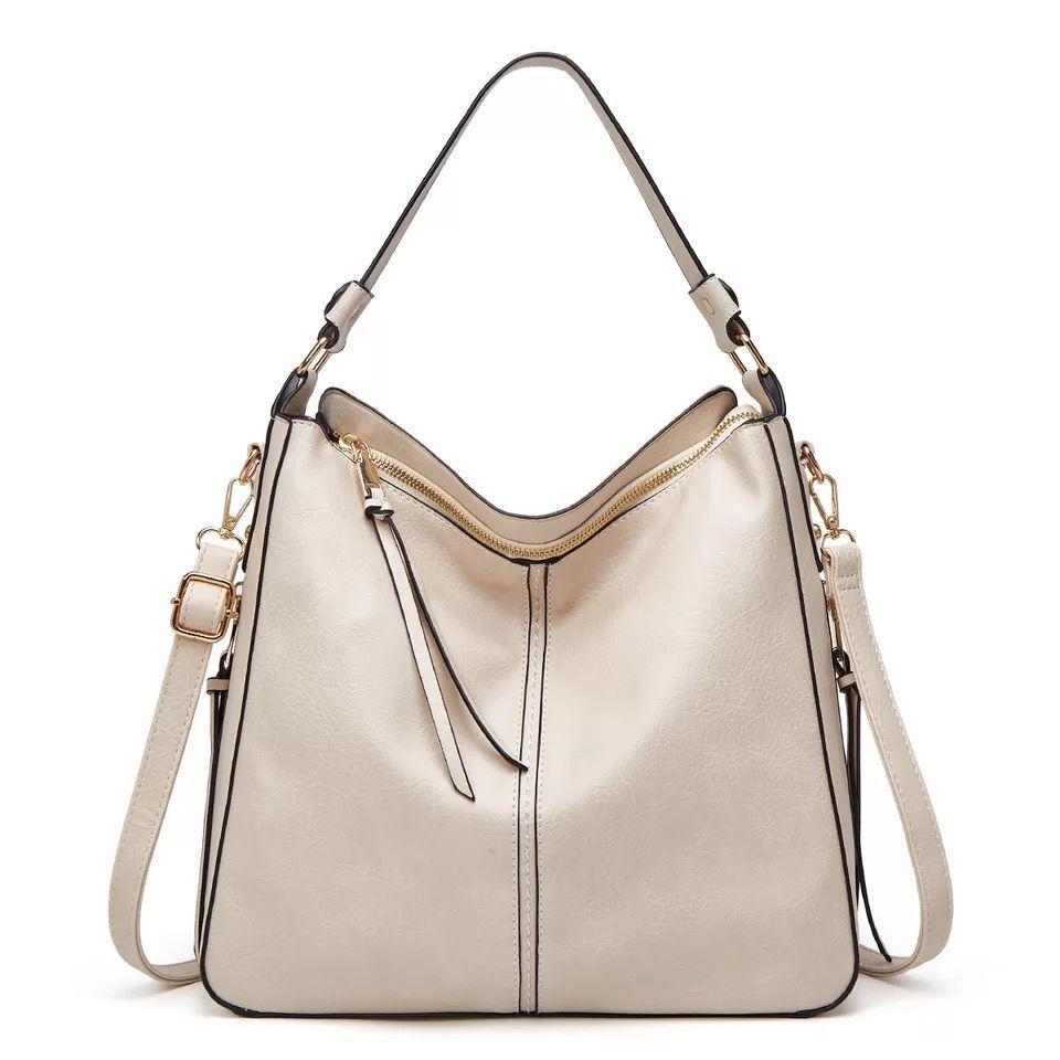 Bolso de Hombro de Cuero Clásico con Detalles en Oro Sutil