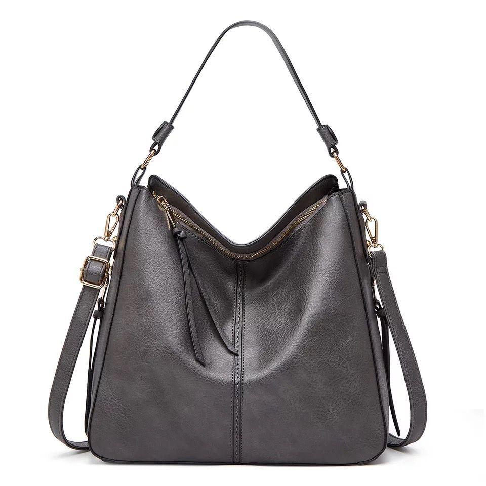 Bolso de Hombro de Cuero Clásico con Detalles en Oro Sutil