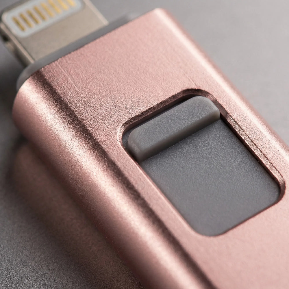 Quadrive - 4-In-1 Multi-Connector USB Flash Drive