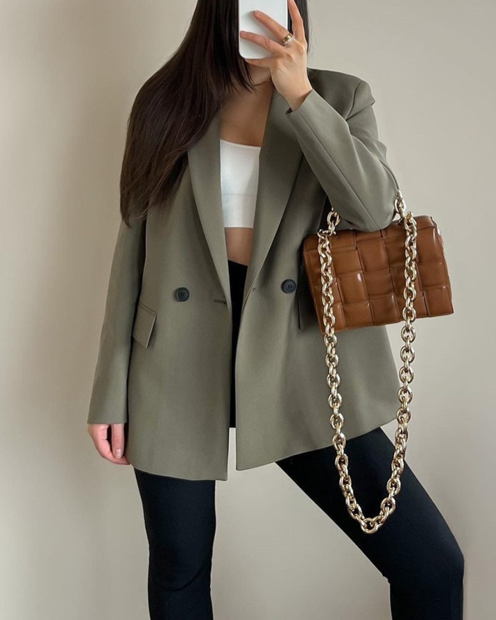 Elegante chaqueta de doble botonadura para mujer