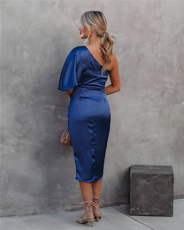 Vestido midi de satén con diseño de un solo hombro y elegantes volantes