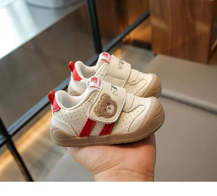 Gleb: zapatos cómodos para bebés