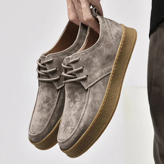 Zapatillas de ante para hombre: elegantes y versátiles