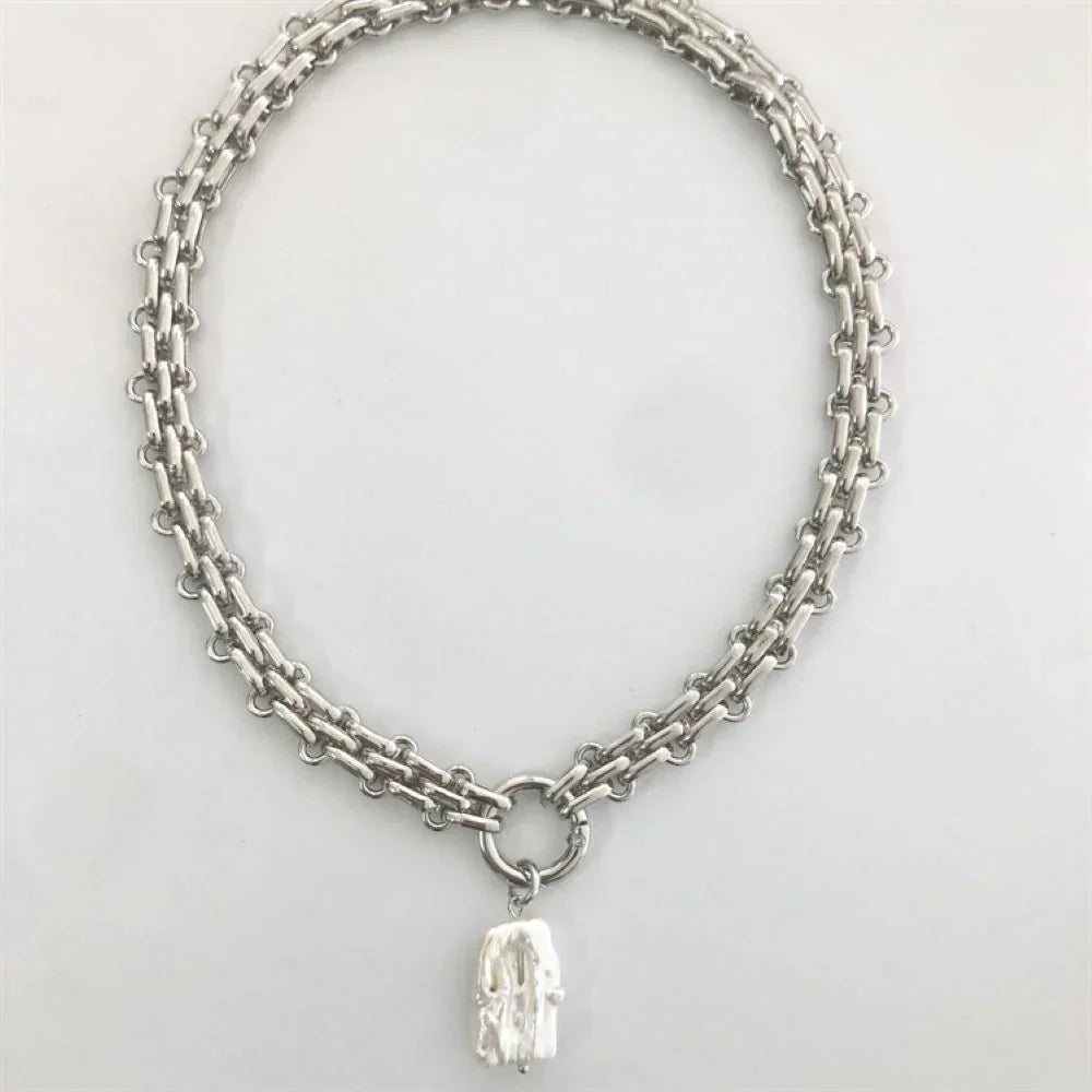 Collar de perlas barrocas de agua dulce con cadena de oro y plata