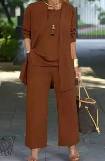Traje de tres piezas elegante y refinado