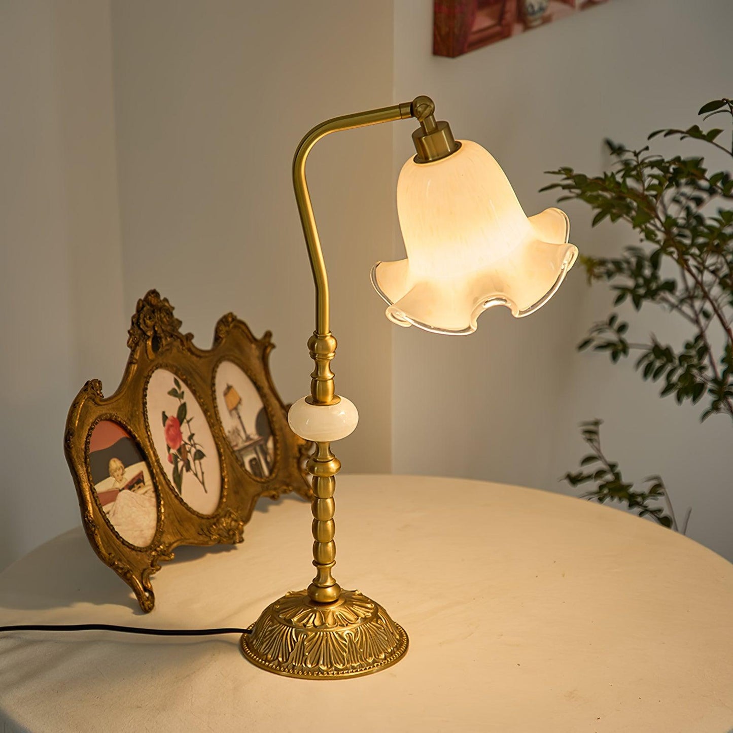 LumiFlor - Lámpara de Mesa en Bronce