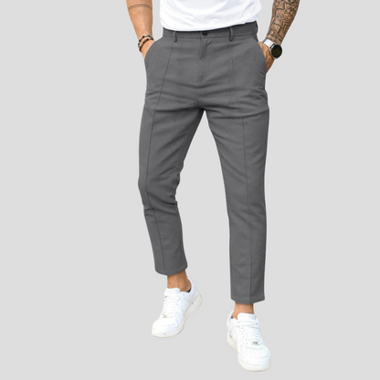 Pantalones de ocio para hombre: elegancia informal con un toque cotidiano