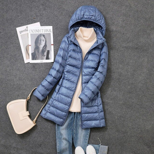 Chaqueta larga de plumón con capucha desmontable para mujer: mantente abrigada y a la moda durante toda la temporada