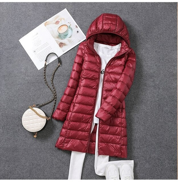 Chaqueta larga de plumón con capucha desmontable para mujer: mantente abrigada y a la moda durante toda la temporada
