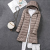 Chaqueta larga de plumón con capucha desmontable para mujer: mantente abrigada y a la moda durante toda la temporada