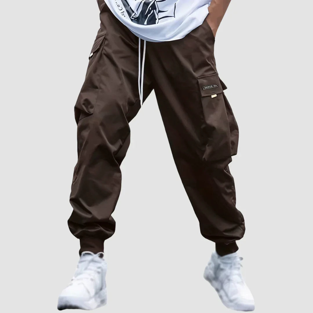 Pantalones cargo elegantes para hombre con un corte cómodo y un diseño funcional