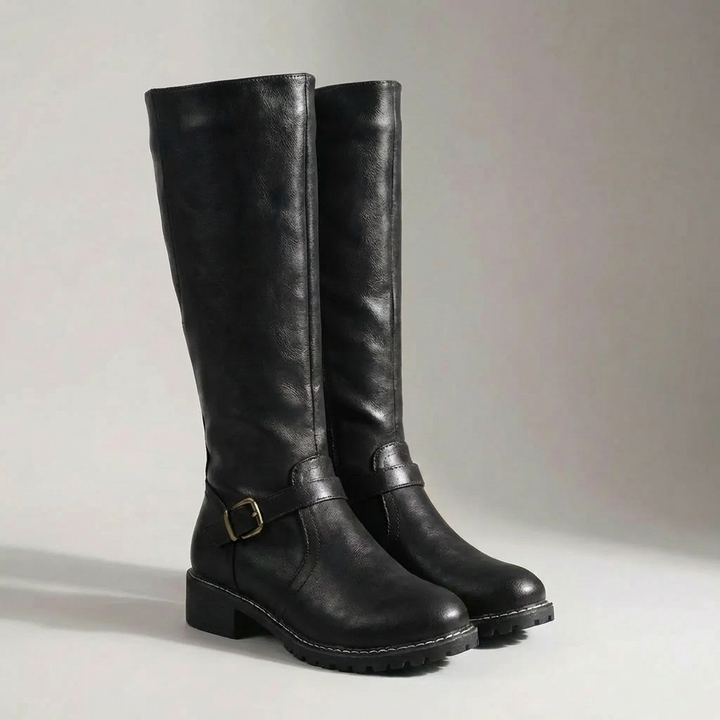Bota de Montar Alta con Detalle de Buckle