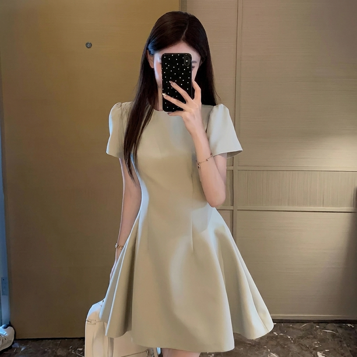 Vestido Corto Elegante de Manga Corta que Hace que las Figuras Pequeñas Luzcan Más Altas