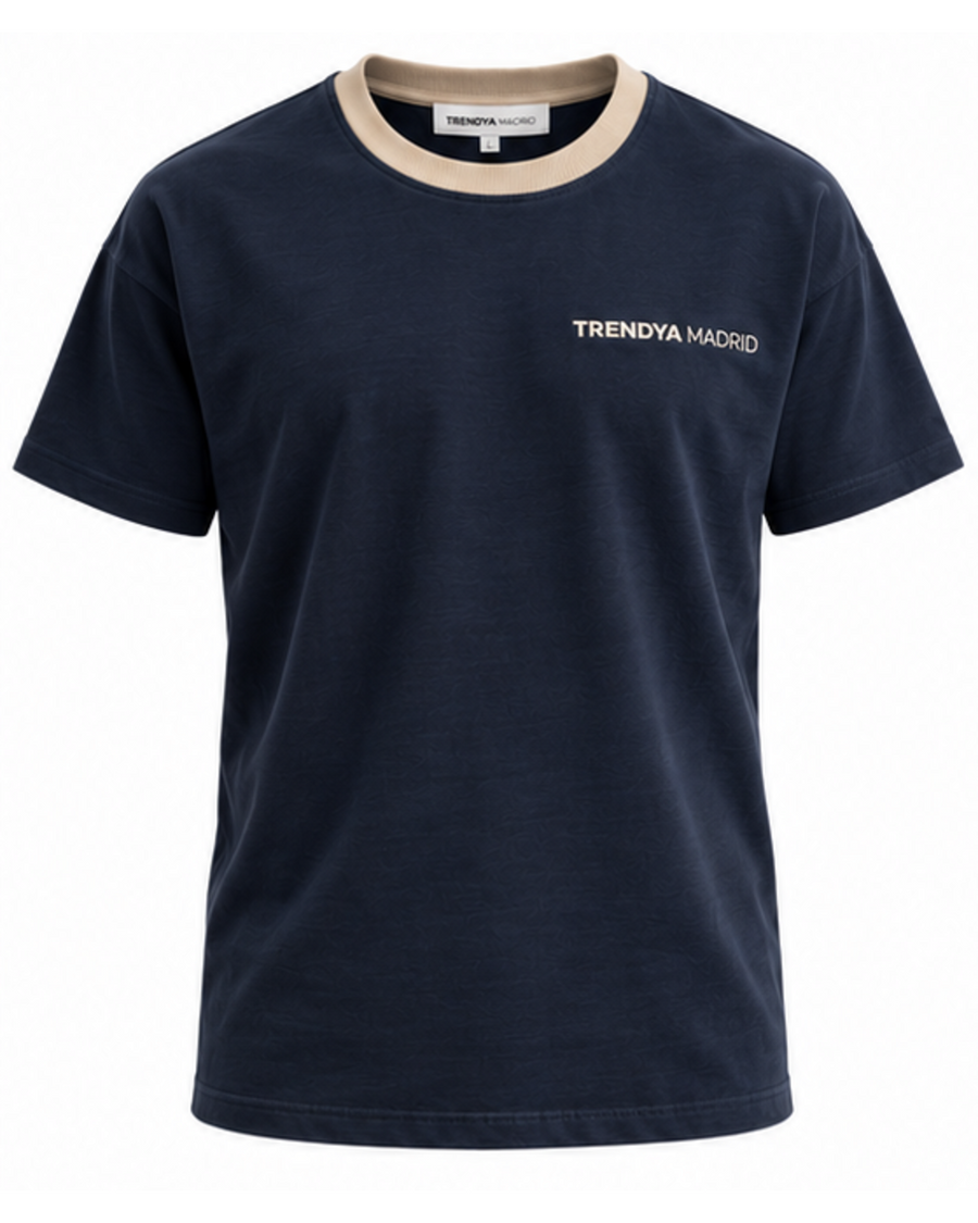 Camiseta de hombre azul marino con cuello camel, vista frontal