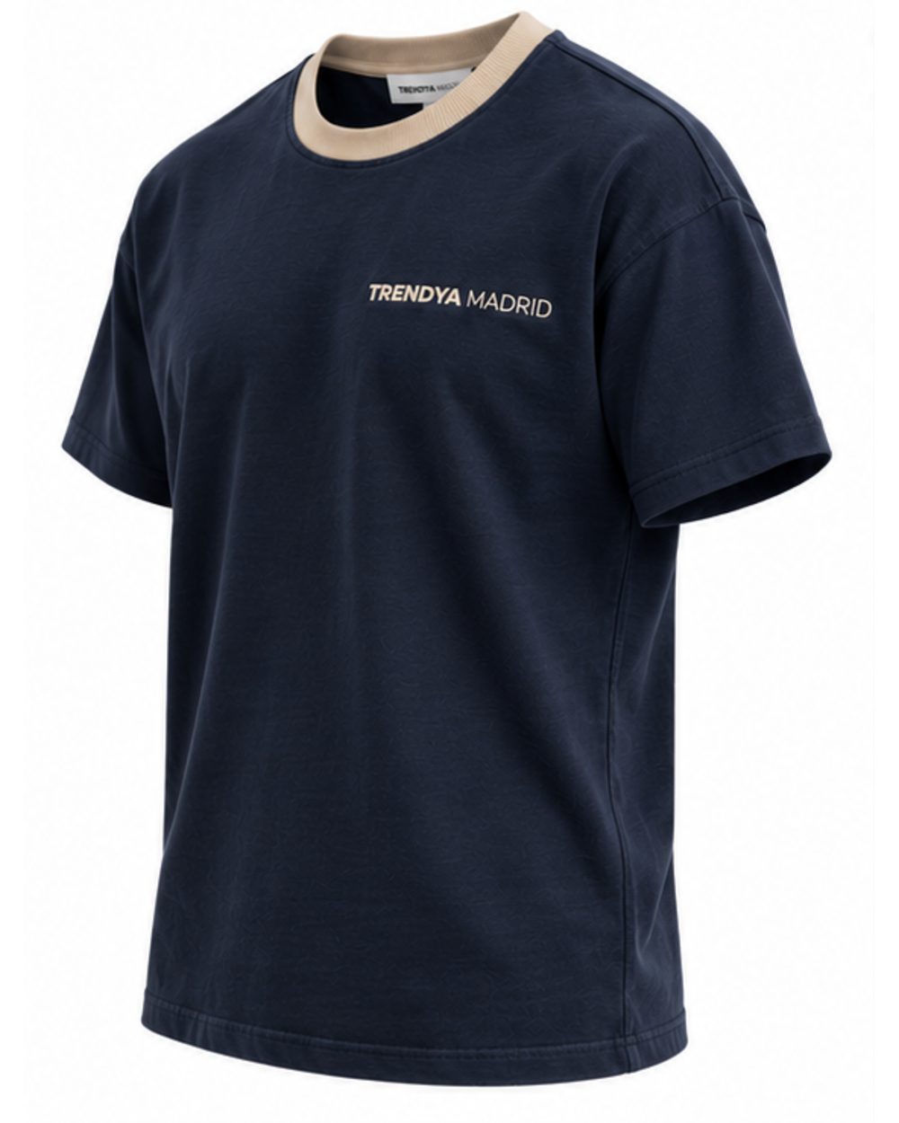 Camiseta de hombre azul marino con cuello camel, vista en tres cuartos